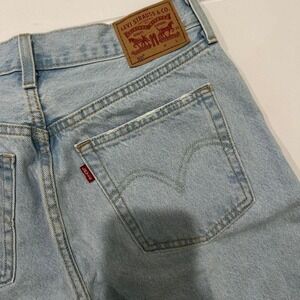 Levi's 501 light wash straight leg jeans Size 28